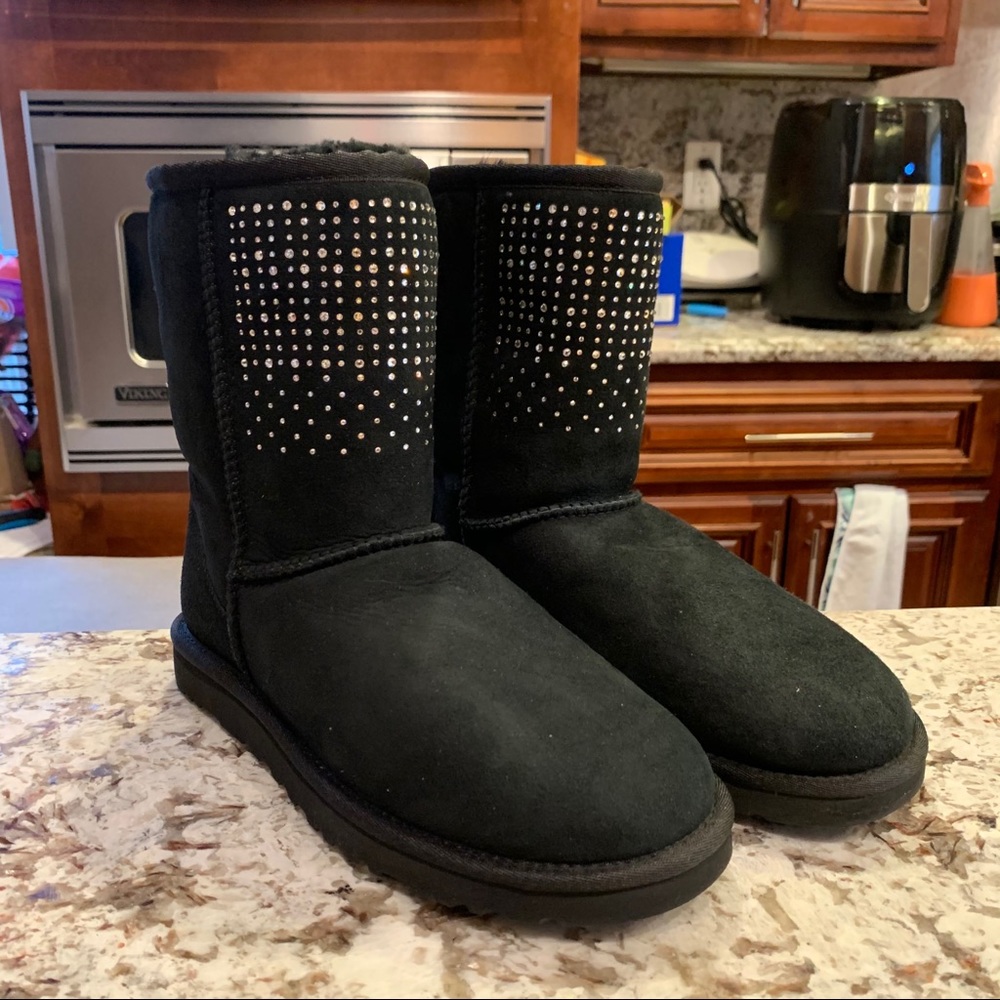 UGG CLASSIC SHORT BLING IN BLACK🖤✨